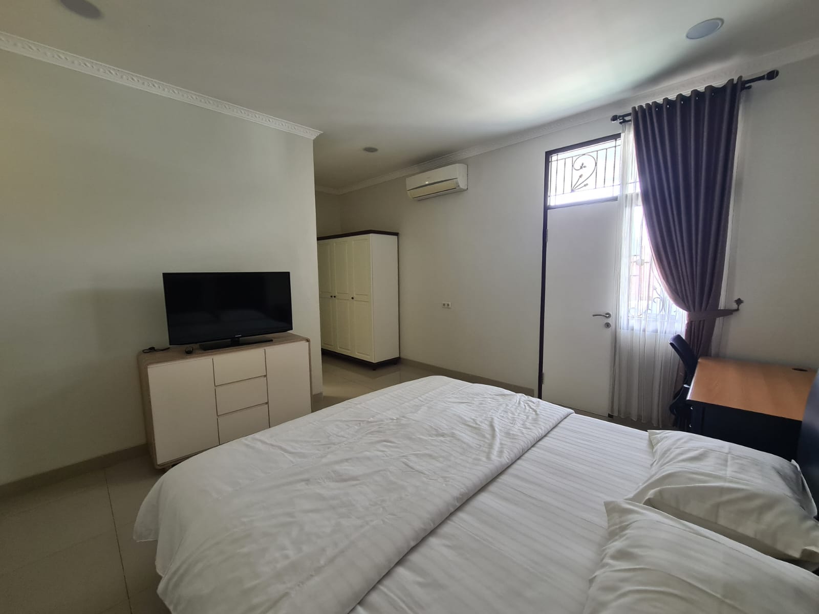 Disewakan Rumah Fully Furnished di Taman Beverly Lippo Cikarang